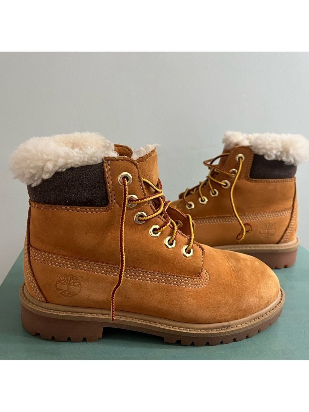 Youth 1.5 Timberland Classic weather resistant laceup boots faux shearling‎ rim